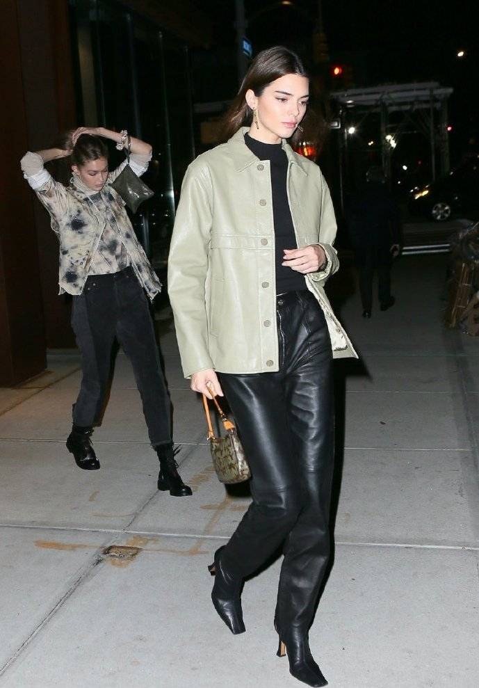 身材|超模肯豆、吉吉同框了！吉吉水墨上衣超吸睛，肯豆一身皮革更抢镜