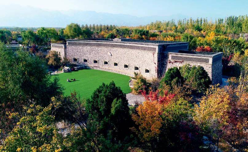 张裕摩|观万亩葡萄长廊,赏贺兰山下酒庄!