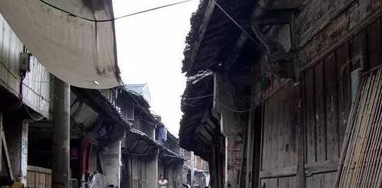 它曾是台州繁荣的千年古镇！现在商铺关闭游客稀少，遭到遗忘