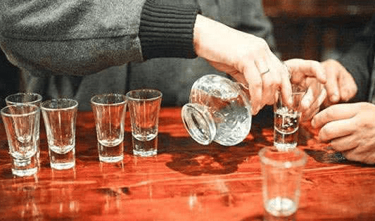 肝脏|76岁大爷查出肝病,老伴哭成泪人!医生:3类食物伤肝求你别吃了