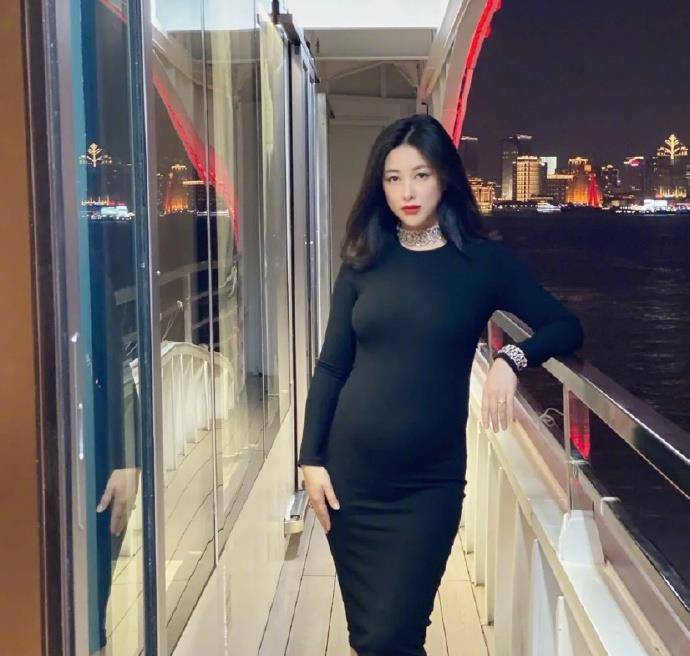 结果|小S这么穿衣好时髦，拿珠宝当“衣服”穿，结果不丑还意外的好看