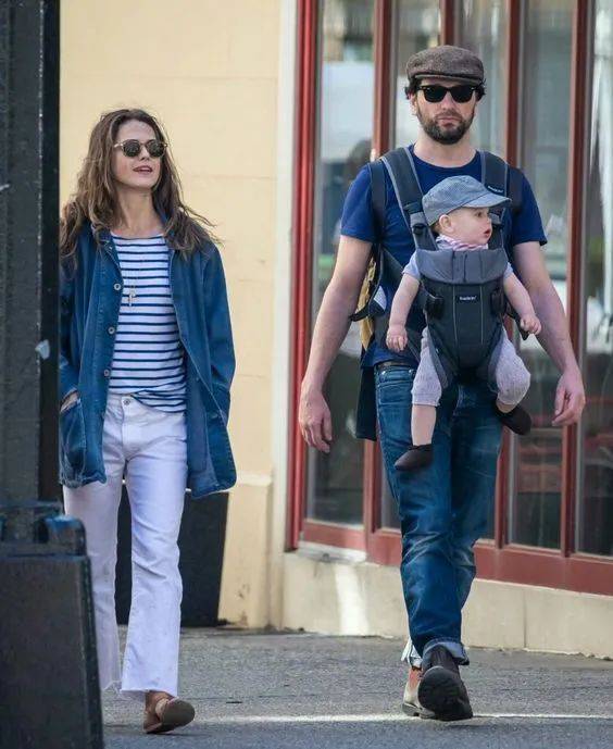 Russell|来看看这位好莱坞妈妈可盐可甜的带娃穿搭