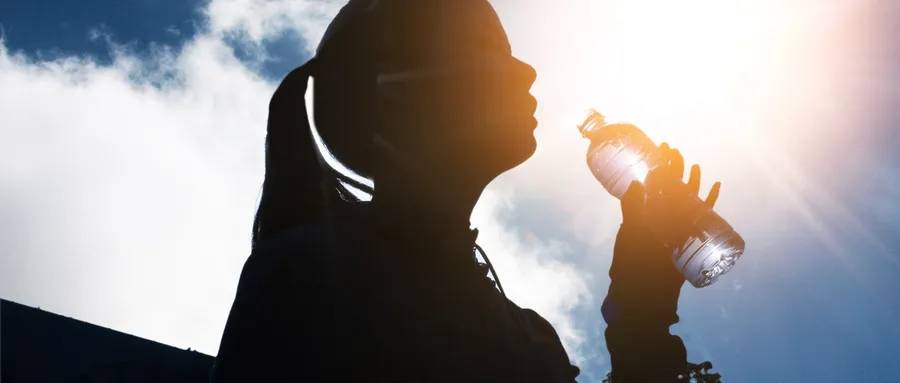 严重|女子爬完山，口渴到肾衰竭！很多人都不知道千万不能等渴了再喝水