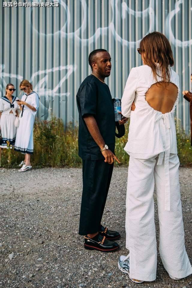 社会性|早秋有它就够了！基础实穿风格百变，可盐可甜时髦得一点儿不费力