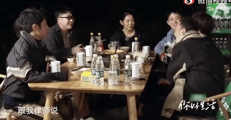 夏天|橘子晚报:董子健孙怡被拍,细节好甜;林志炫和队友起争执?