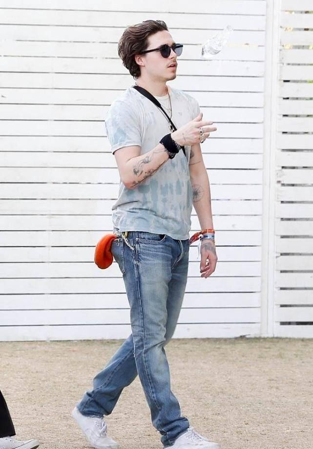 事情|贝克汉姆儿子继承了父亲的高颜值,和未婚妻同框,穿得休闲简约