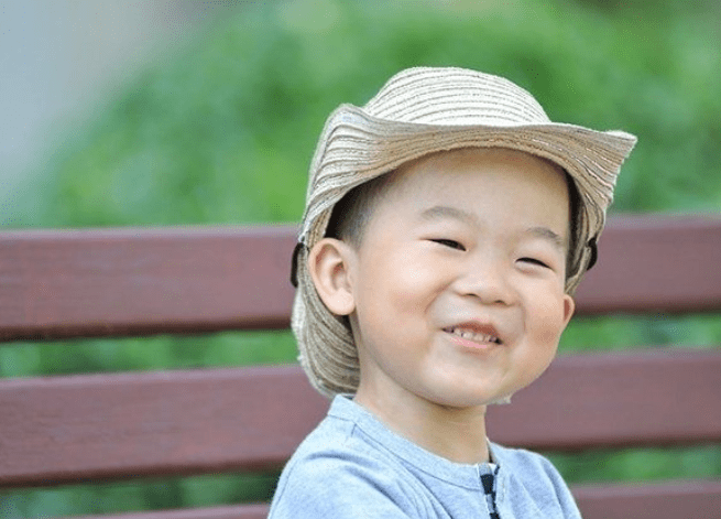 原创他三岁出道娱乐圈被闫学晶称赞演技好如今还是娱乐圈中老戏骨