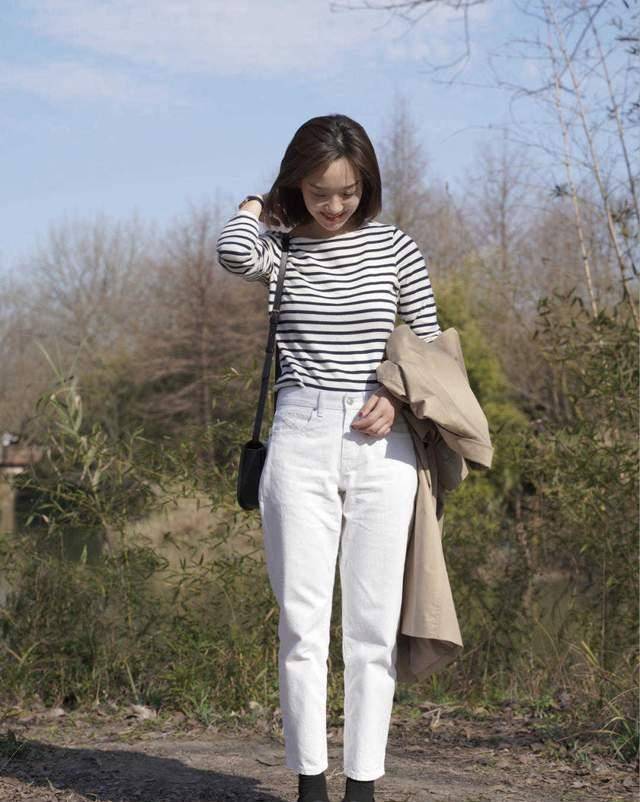 条纹|秋季半身裙穿起来会显得更有气质