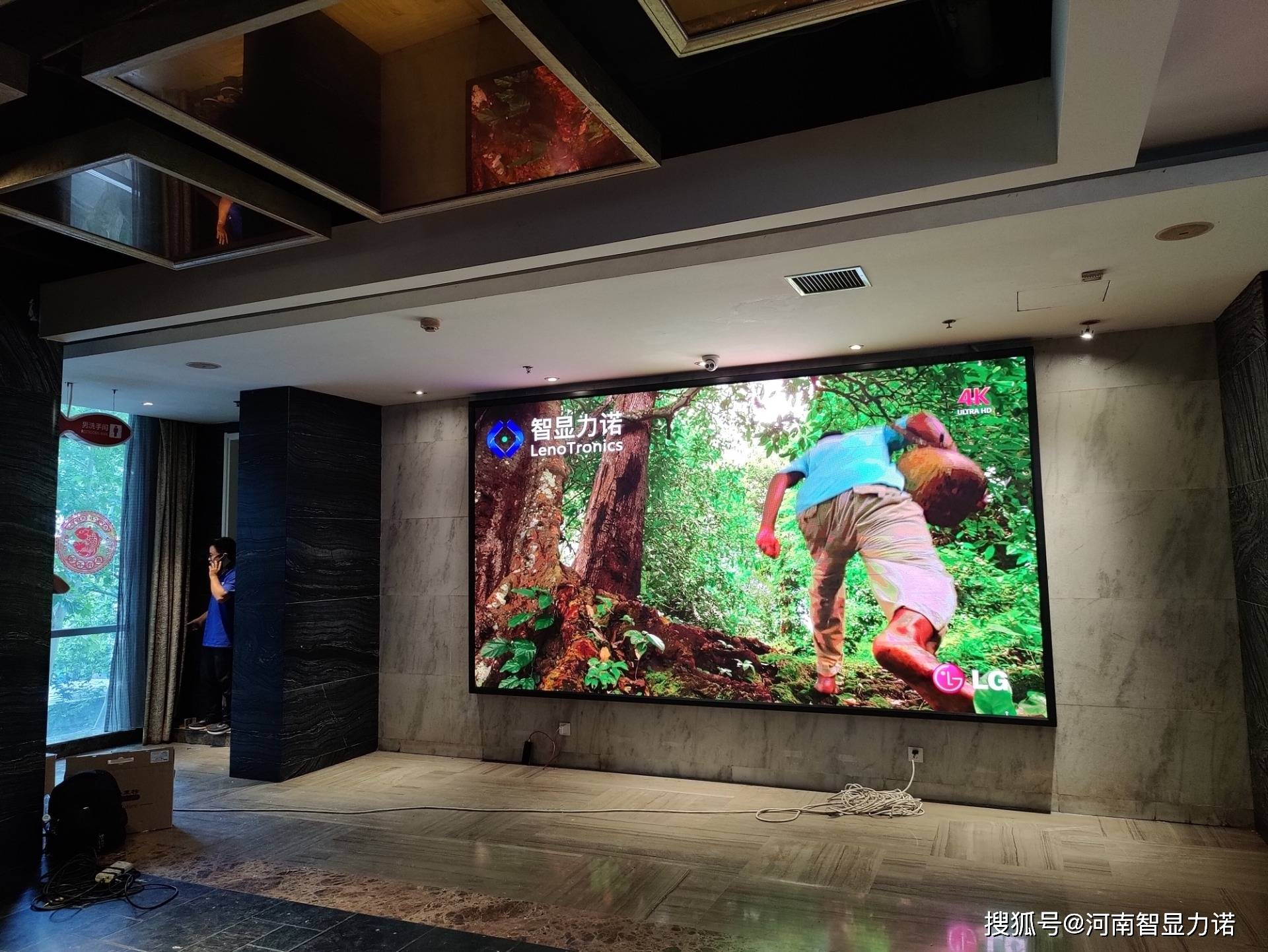 某餐饮大厅led显示屏项目成功点亮并交付