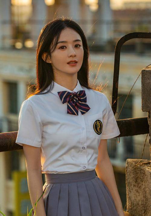 赵丽颖|自强的女人有多美，看赵丽颖穿JK裙就知道了，又甜又嫩不像结过婚