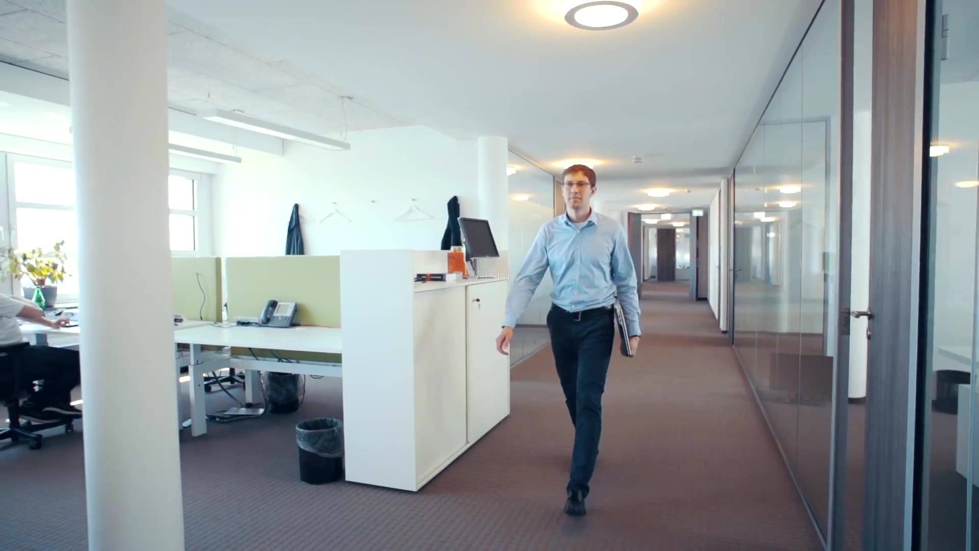 食堂|白领白天上班夜晚摆地摊,成年人的世界,有你想不到的心酸