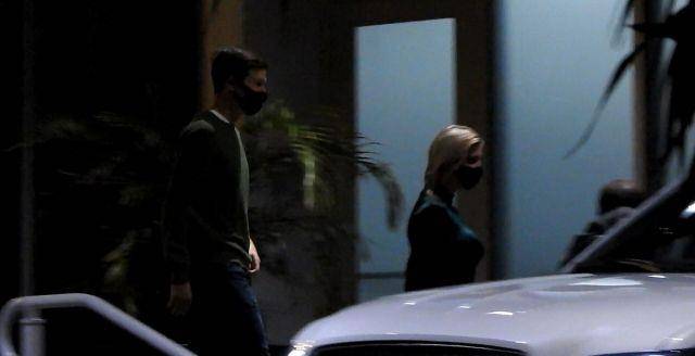 身材|伊万卡穿墨绿色开衩礼裙高贵优雅,展现完美身材,太迷人了