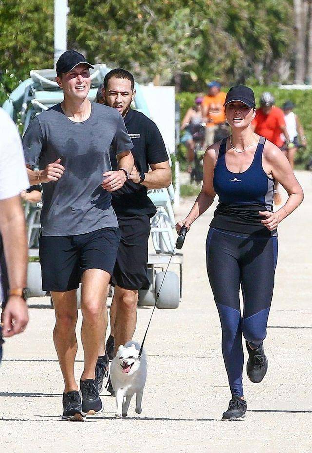 健美|伊万卡穿一身运动装和老公库什纳一起跑步，身形健美，好迷人