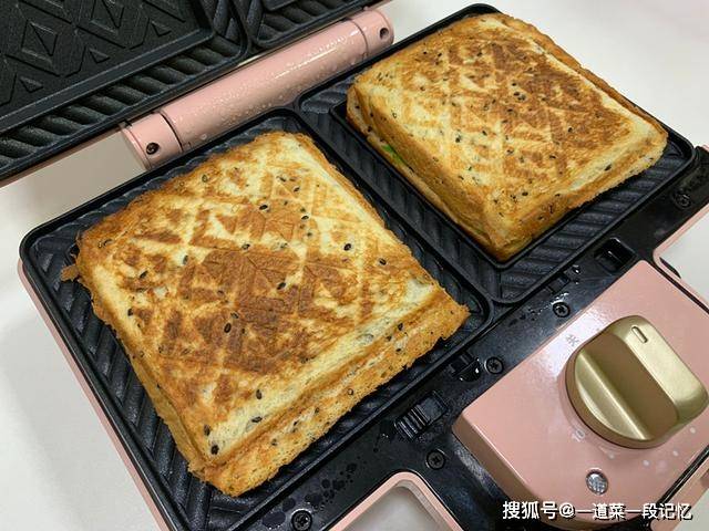 小时候|女儿就喜欢吃三明治，鸡脯肉做三明治，她一吃就喜欢这味道