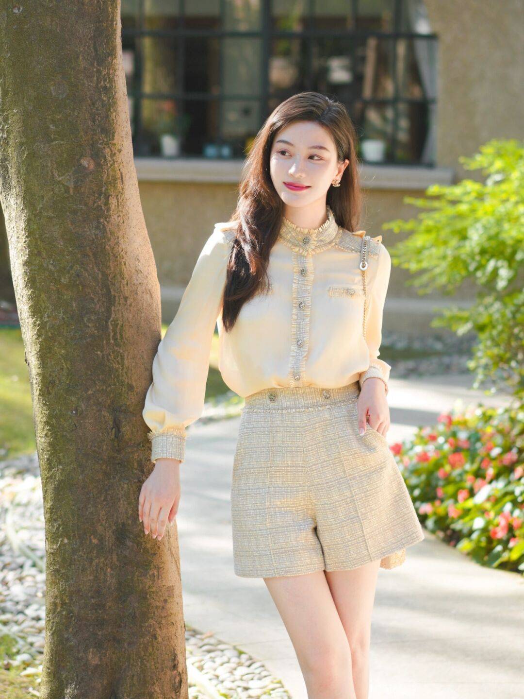 套装|早秋怎么穿出气质感？浅黄色套装温柔又干练，优雅显白还高级