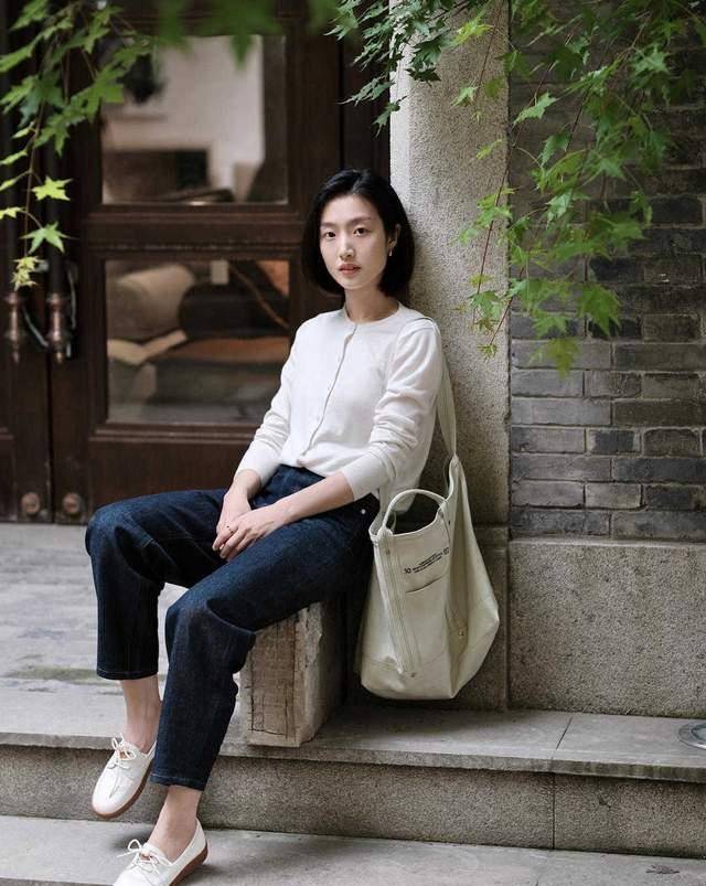 条纹|秋季半身裙穿起来会显得更有气质