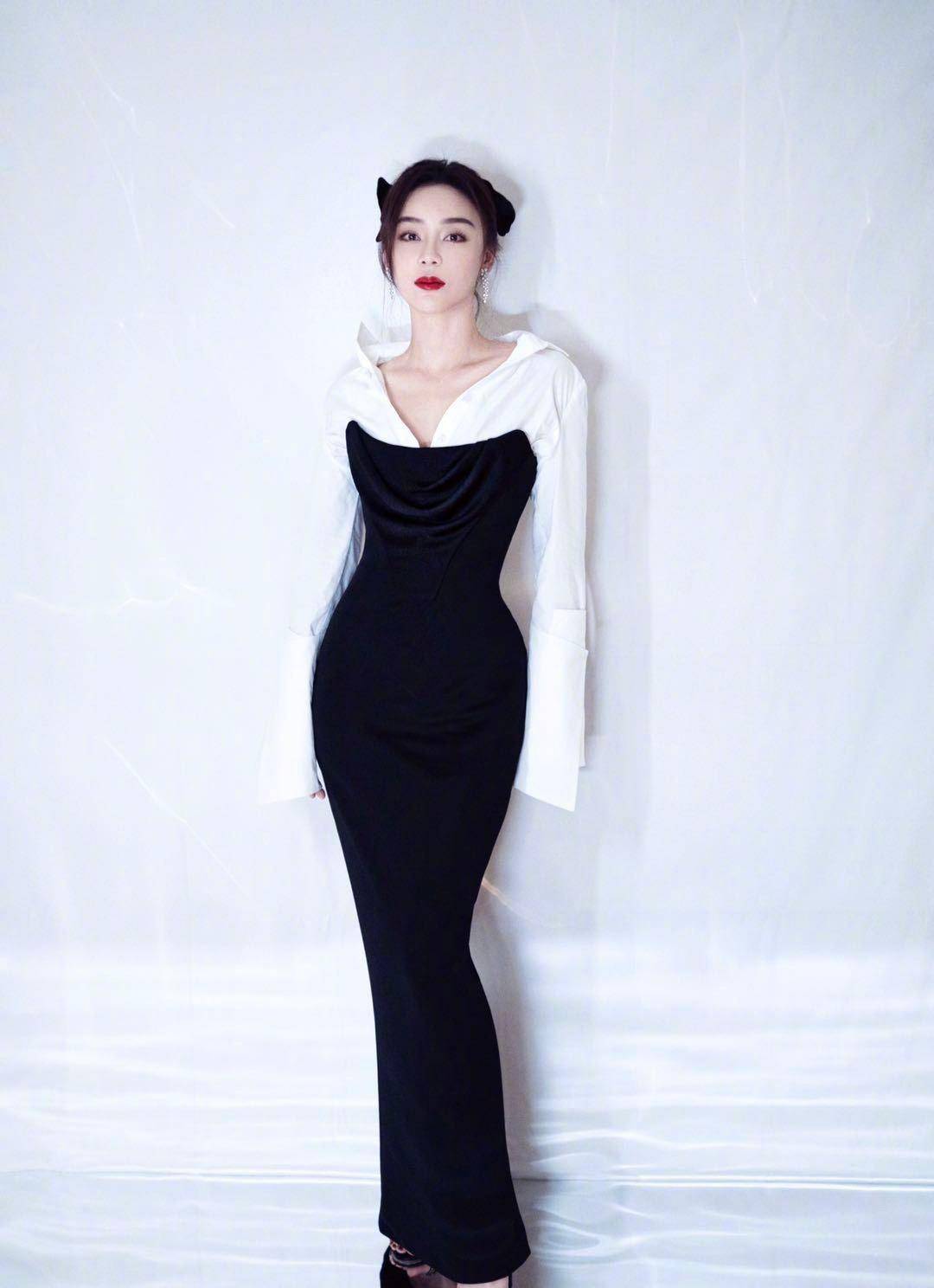 服装|袁姗姗衣品好到爆,穿“塑料”衬衣配黑直锁骨发,清纯又迷人