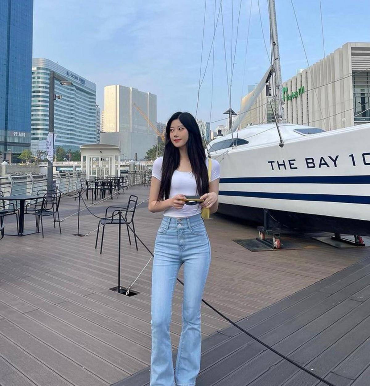 夏天|皮肤偏黑黄的女生，夏天穿什么颜色的“T恤”好看？试试这3种颜色