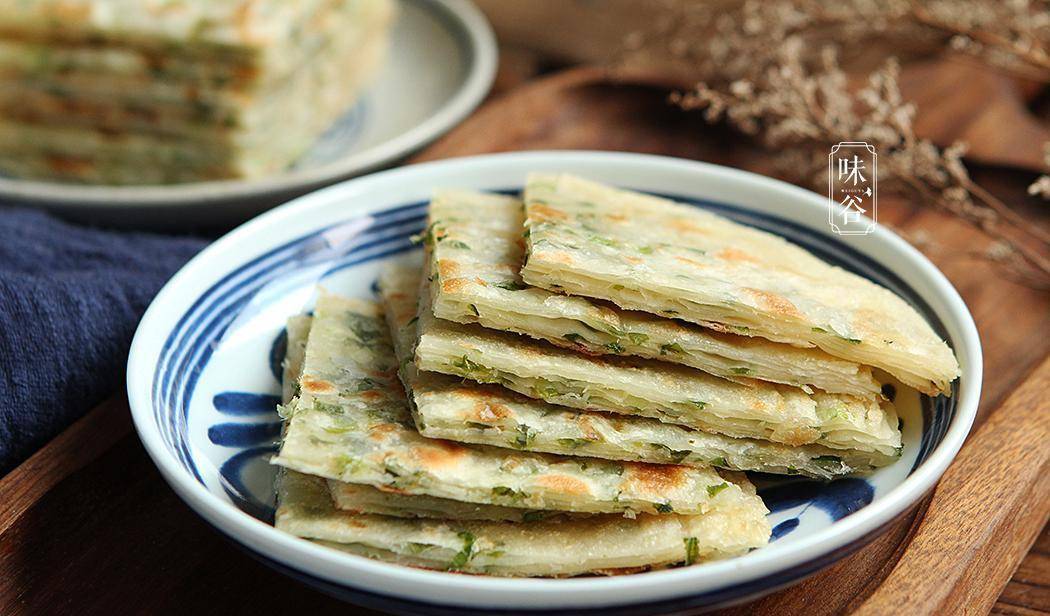 葱花|教你做酥脆好吃的葱油饼，不用和面，十分钟搞定，做早餐最合适