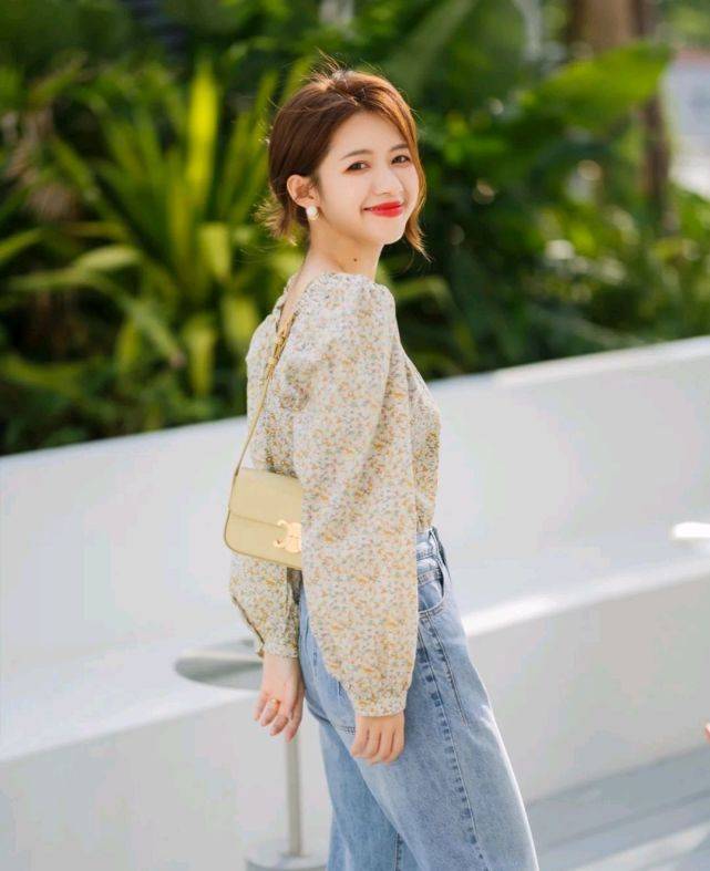 感觉|休闲风格的穿搭分享,这样搭配精致又减龄,还很有女人味