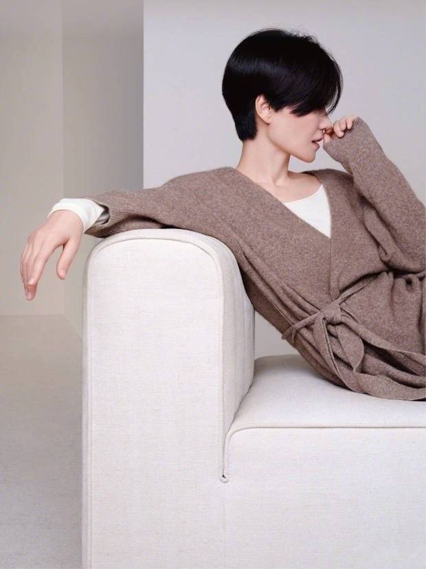 女王|王菲完美诠释“姐就是女王”,就算留短发,看着也挺优雅知性的