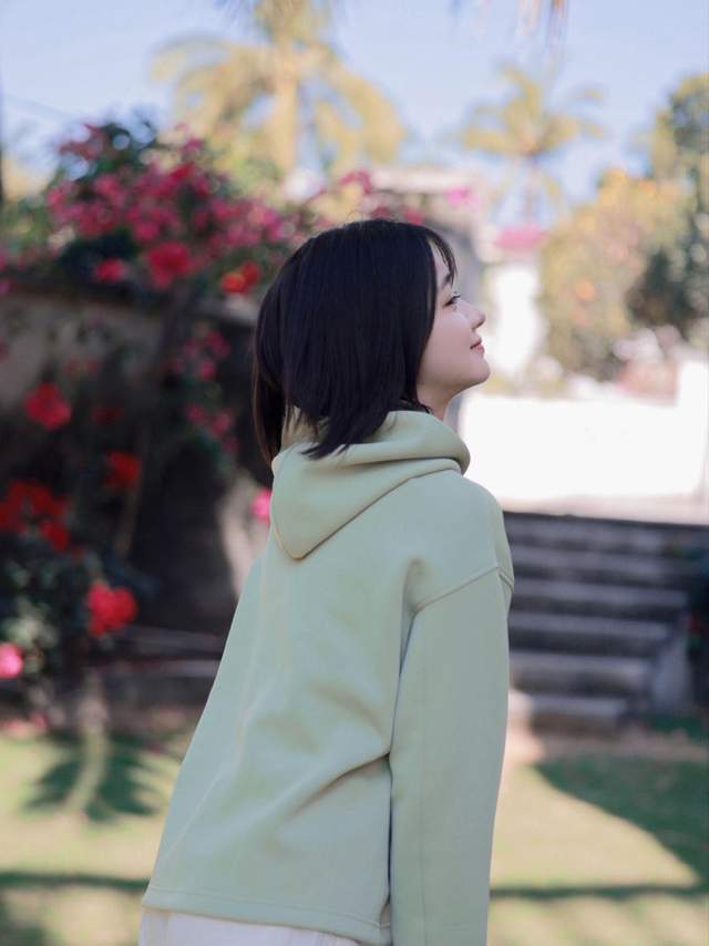 设计|早秋想要穿出甜美少女风，这几件外套一定少不了！想不时髦都难