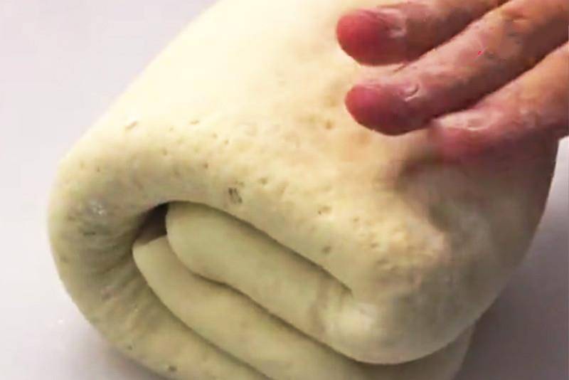 的表面|简单快手的营养早餐,10分钟搞定,比葱油饼简单,比肉饼还好吃