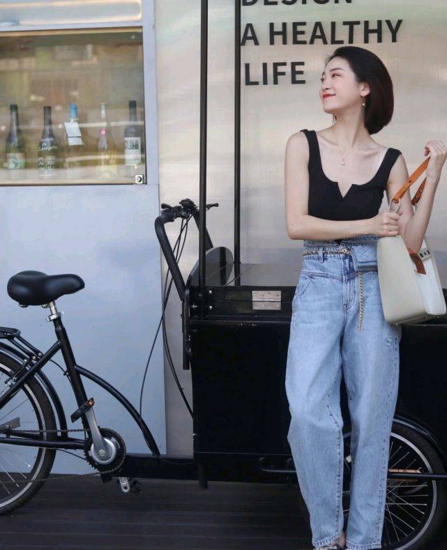 感觉|休闲风格的穿搭分享,这样搭配精致又减龄,还很有女人味