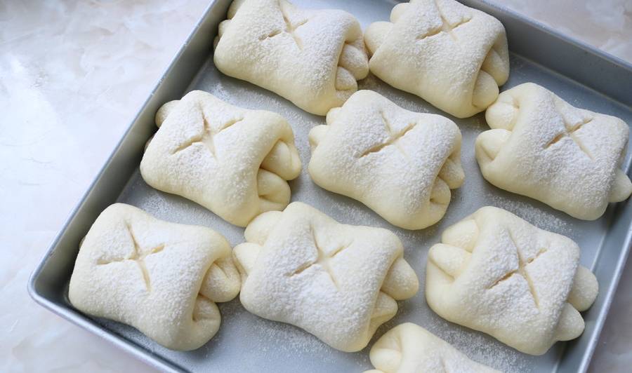 面包|风靡烘焙圈的日式牛奶卷,一次做两盘,开学早餐不愁了