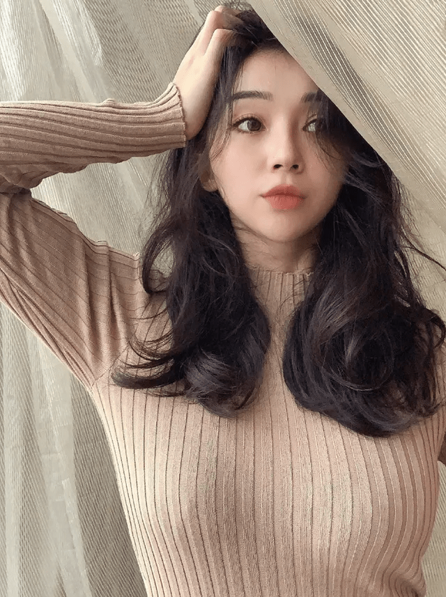 原创篮球女神张曼源晒照,她本人的确很吸睛,但她的闺蜜更讨球迷喜欢