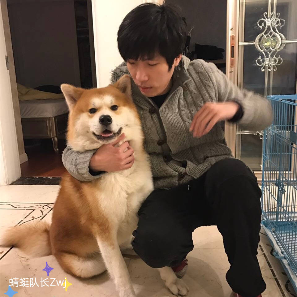 远古大神kingjkingj生于1988年,本名周扬,最早被人熟知是在smm2009上