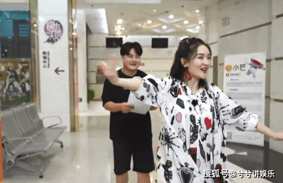 官宣|谢娜生完二胎后首次露面，终于回归，网友们欢呼雀跃