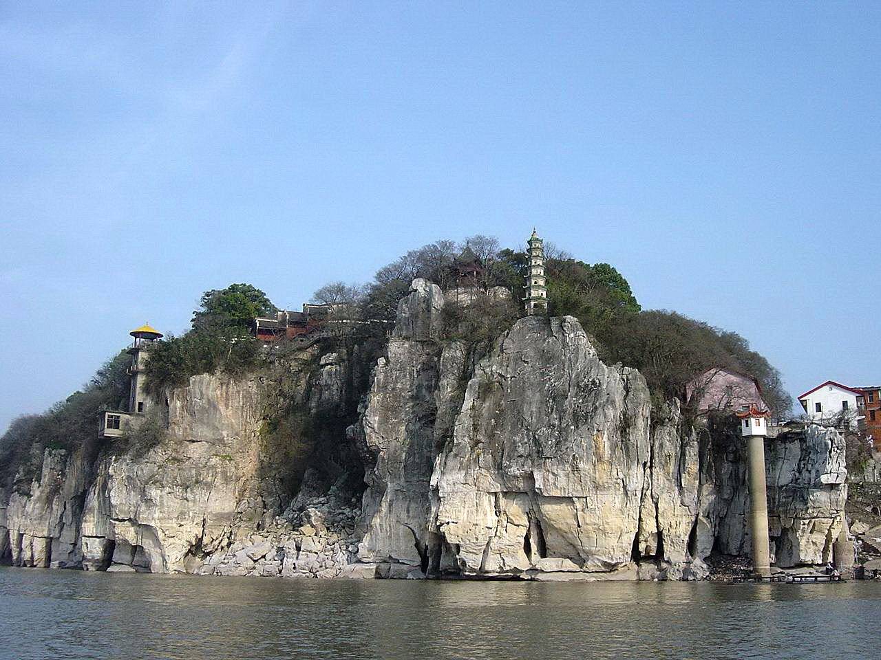 有"中国千古奇音第一山"之称,是江西省十大旅游景区