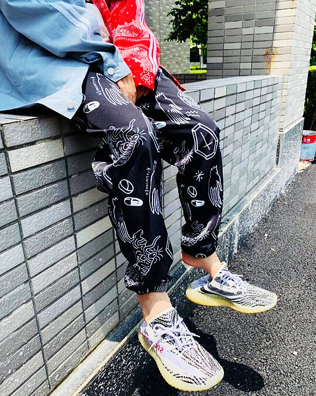 ptxiez|从动物身上找灵感，Yeezy350白斑马彰显个性，拿捏到位不夸张