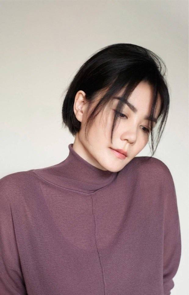 女王|王菲完美诠释“姐就是女王”，就算留短发，看着也挺优雅知性的