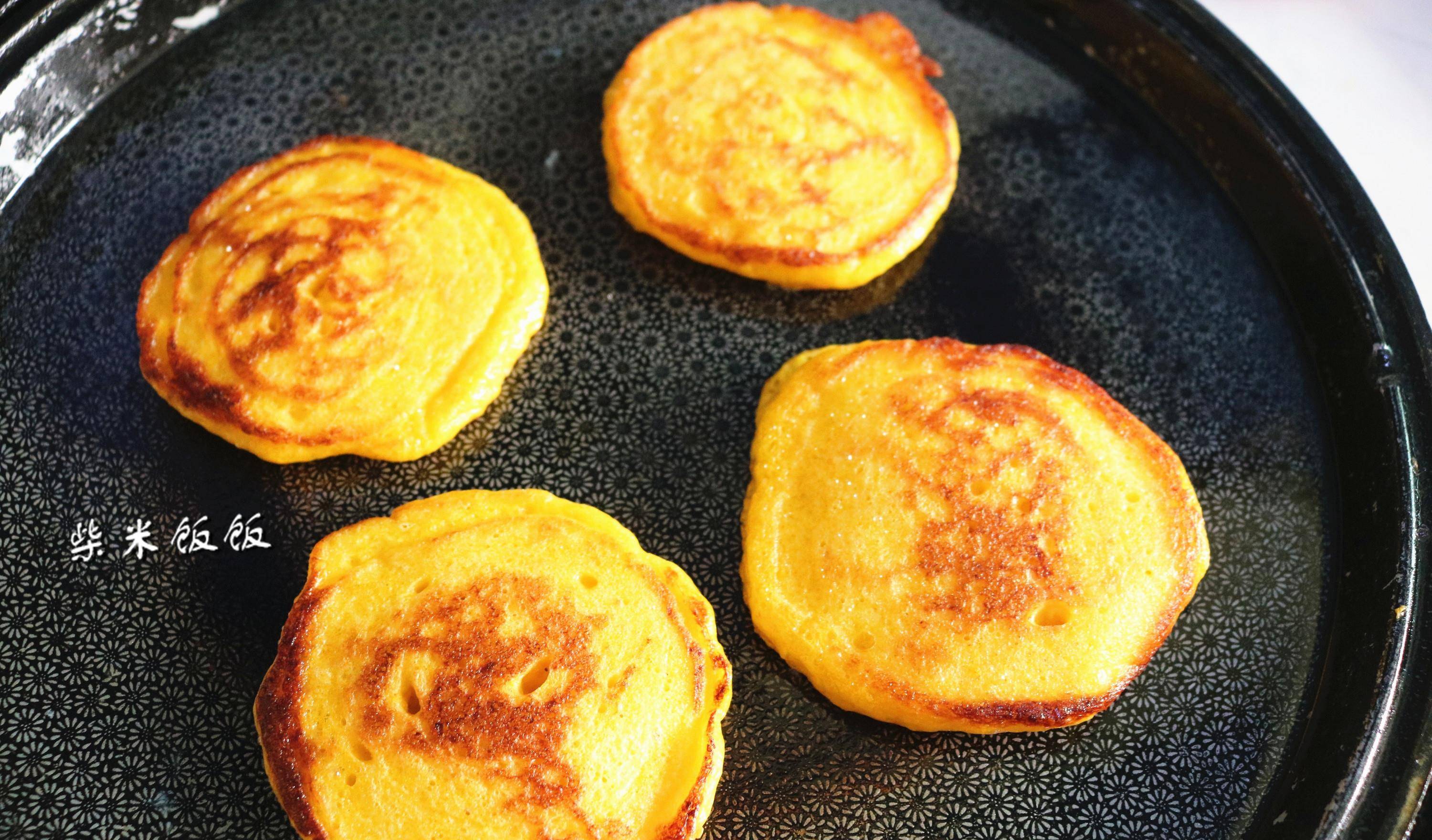 锅底|早餐想吃发面饼，这样做最快，10分钟上桌，又香又软，吃不够！