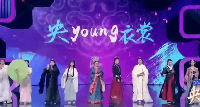 李思思|李思思不愧是央视一姐!穿唐风汉服大秀一字马,气质完全不输董卿