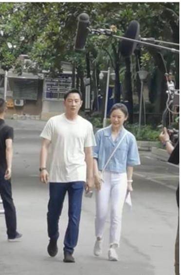 身材|39岁罗晋新剧路透照，穿T恤牛仔裤胖到认不出，生图大肚腩成焦点