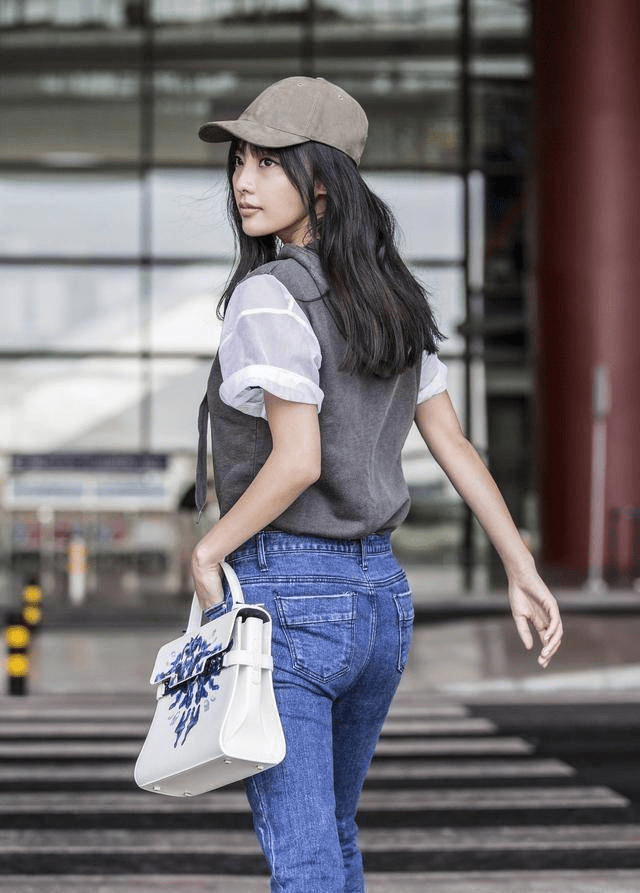 仙女|“辣妈”张嘉倪还有学生气，一身休闲清爽穿搭，真看不出30多岁