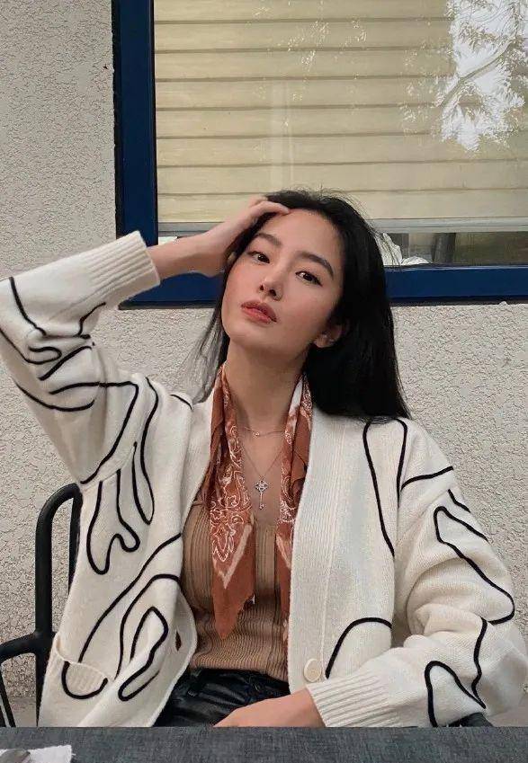 白女士|欧阳娜娜值3w的名媛标配，扒家底竟是ZARA的伪豪门姐妹？