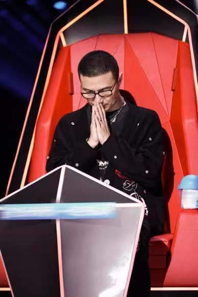 王靖雯|《2021中国好声音》音乐才子韦礼安亮相惊艳全场 残酷车轮战达西遗憾淘汰