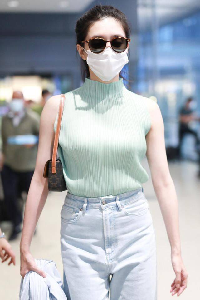 上半身|女明星的气质真不一般，江疏影简单搭配阔腿裤，清纯又时尚