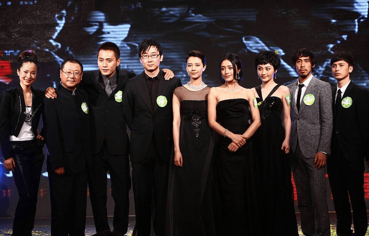形象|高圆圆虽然只大姚笛3岁，可是同穿黑裙成熟不少，形象挺大气的