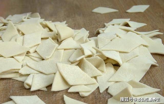 刀把|天冷了早餐就要这样做，里面有菜也有饭，爽滑筋道，营养又暖身