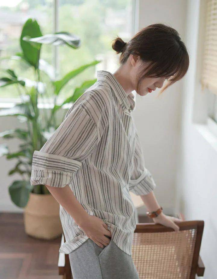 发型|155矮妹：别再“披头散发”了，尤其是有这2个特点的小个子女生！