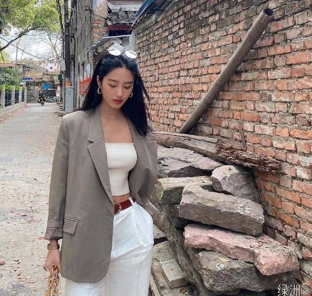 白女士|欧阳娜娜值3w的名媛标配，扒家底竟是ZARA的伪豪门姐妹？