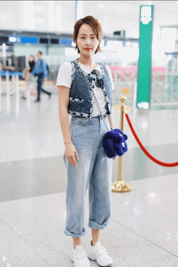 仙女|“辣妈”张嘉倪还有学生气，一身休闲清爽穿搭，真看不出30多岁