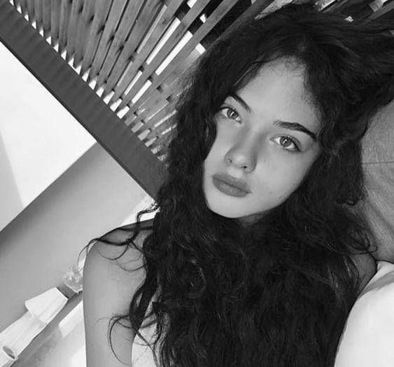 超越|莫妮卡贝鲁奇女儿终于出道了，日常穿出时尚小辣妹，无法超越妈妈