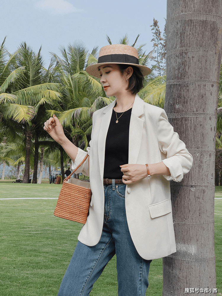 套装|有钱人穿衣更简约,阔太胡静|“真空”穿西装高配阔腿裤,真高级