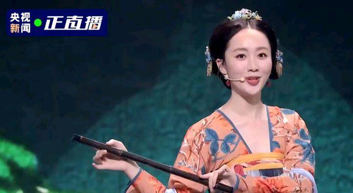 王冰冰|央夏太绝，9位主持人穿古装，王冰冰清雅，马凡舒端庄，月亮霸气